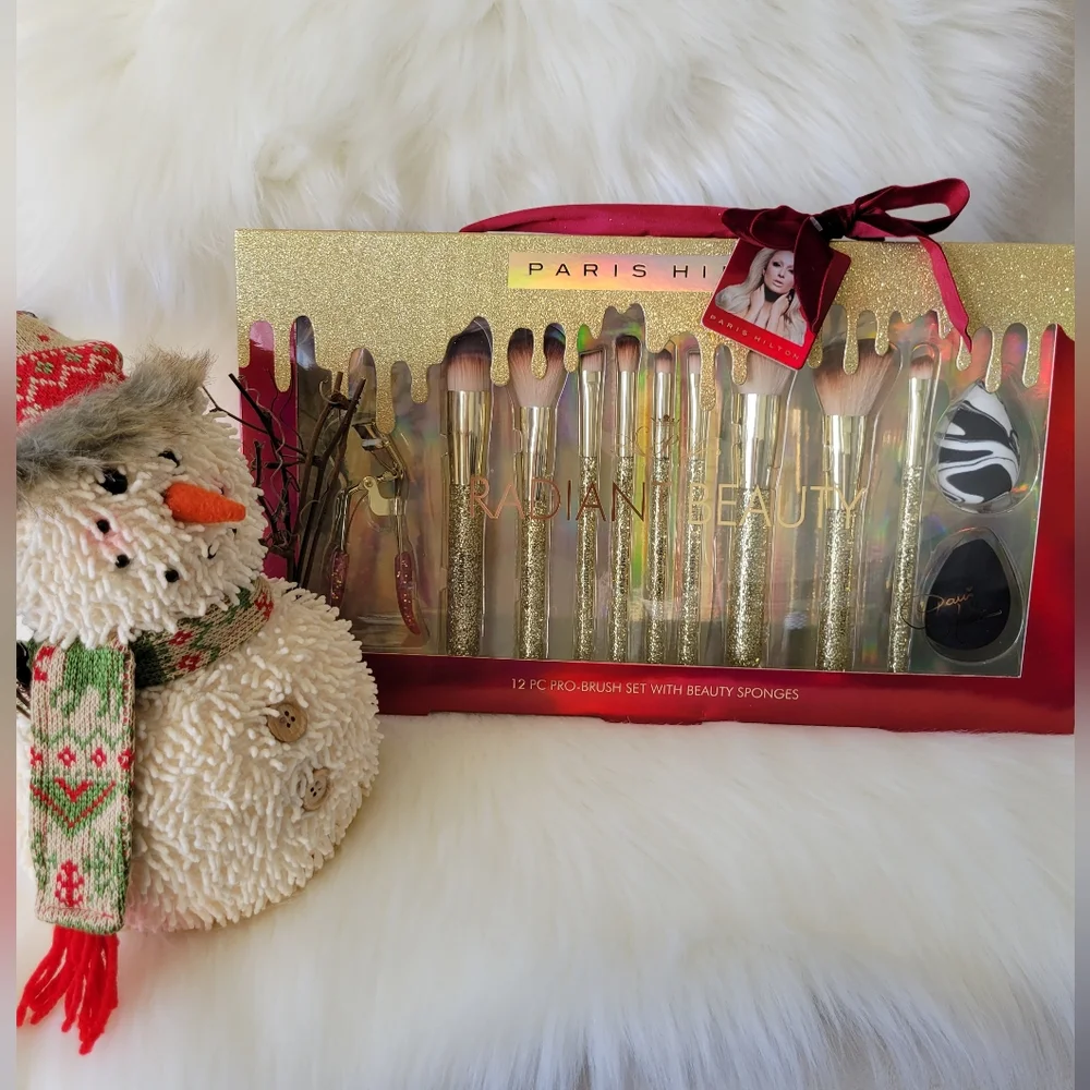 🎀PARIS HILTON 12pc brush set with beauty sponges🎀